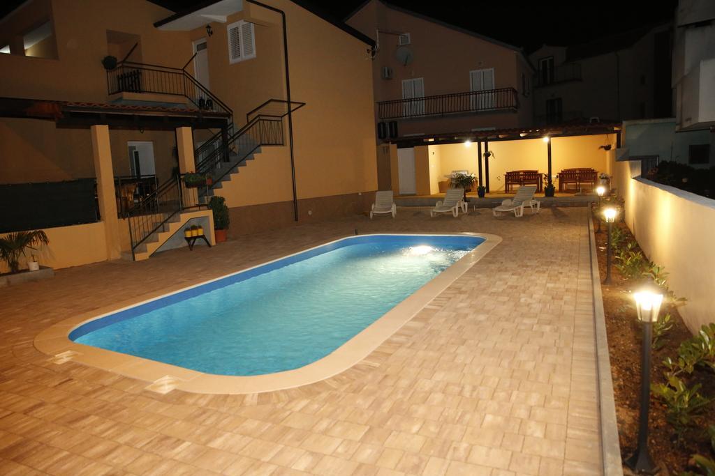 Apartmani Sprljan Vodice Exteriör bild